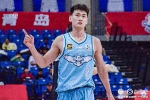得分已经上双！王睿泽首节6中4拿到12分1板2助