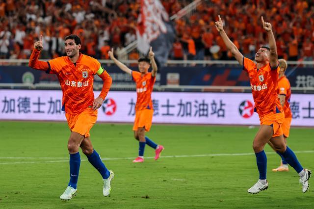 【中超】费莱尼头球李源一传射建功 泰山3比0国安
