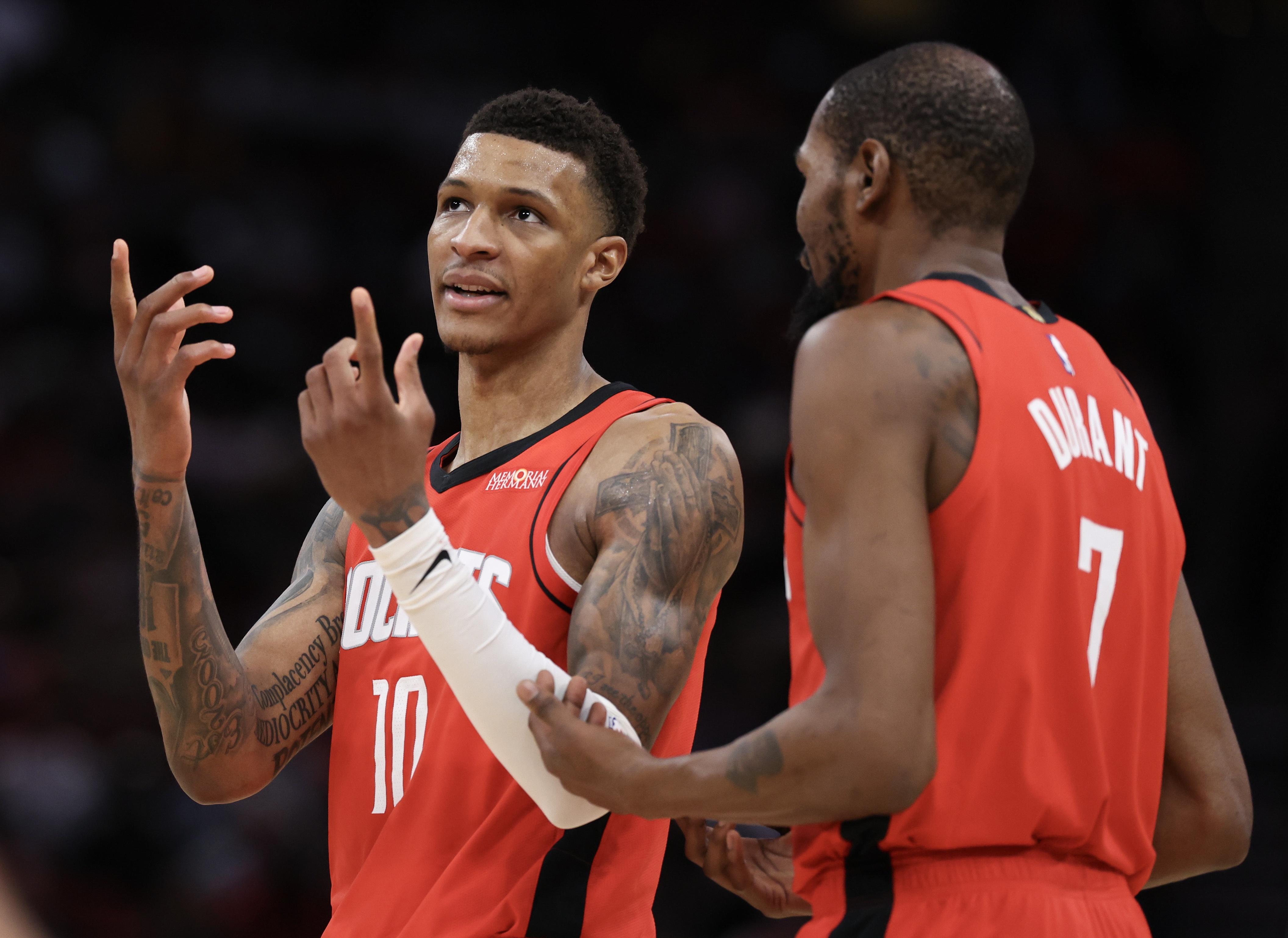 B体育官网-小贾三分10中1！夹KD无限放空小贾 空间差&amp;无发牌手导致逻辑闭环